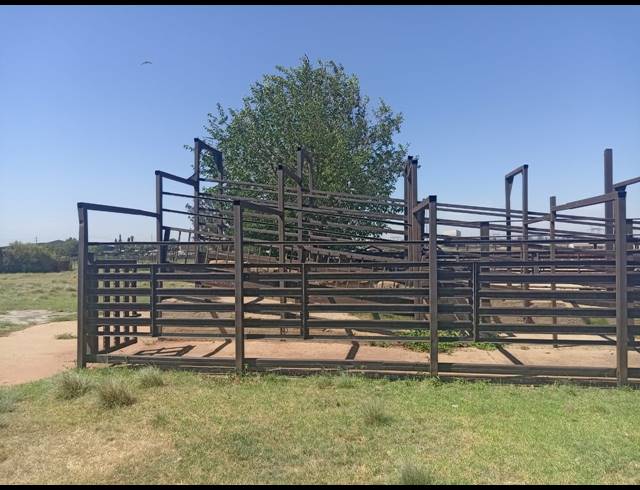 93,766M² FARM FOR SALE IN ROODS GARDENS